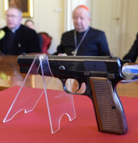 Broń, z której strzelano do polskiego papieża /Jacek Bednarczyk /PAP