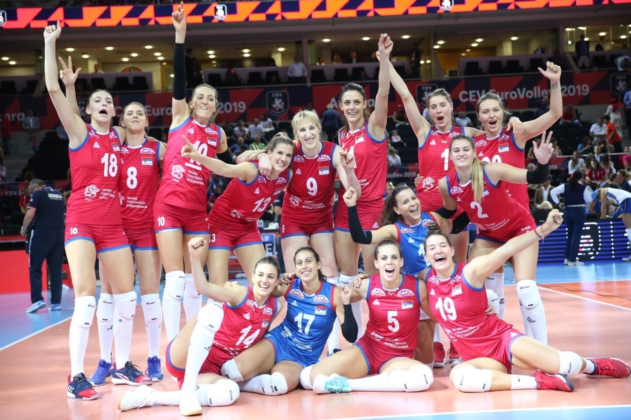 Broniące tytułu siatkarki Serbii zostały pierwszym finalistą mistrzostw Europy /	TOLGA BOZOGLU /PAP/EPA