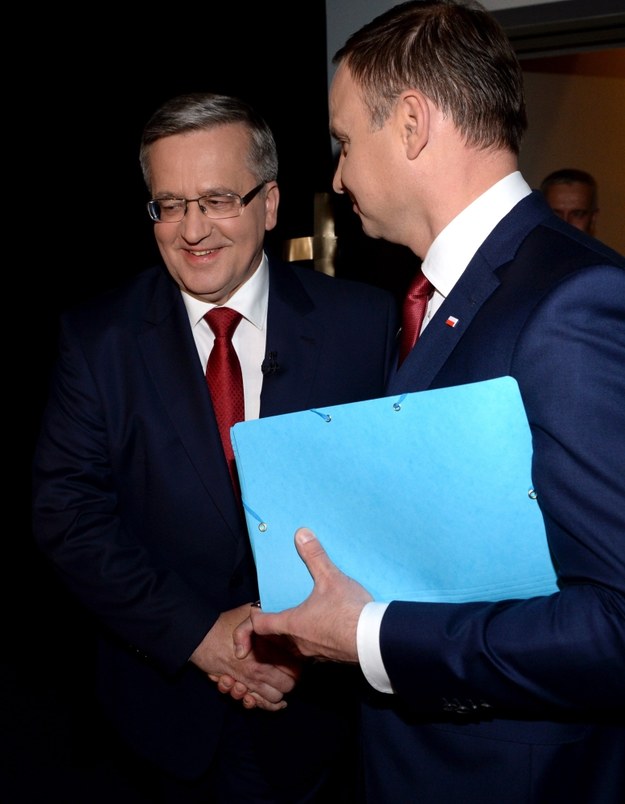 Bronisław Komorowski i Andrzej Duda przed ostatnią debatą prezydencką /Jacek Turczyk /PAP