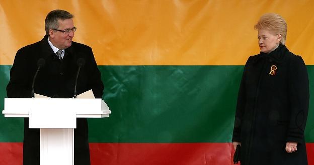 Bronisław Komorowski (L), prezydent RP i Dalia Grybauskaite, prezydent Litwy /AFP