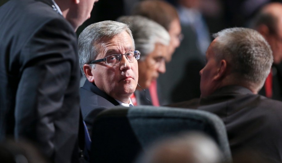 Bronisław Komorowski na szczycie w NATO /OLIVER HOSLET /PAP/EPA