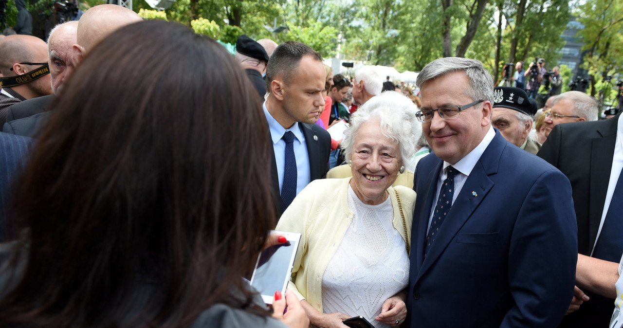 Bronisław Komorowski podczas spotkania z powstańcami /Jacek Turczyk /PAP