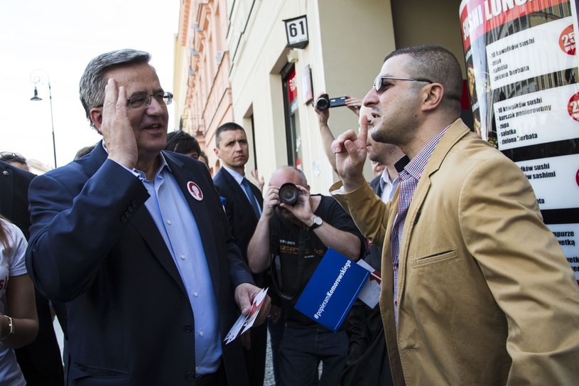 Bronisław Komorowski podczas spotkania z wyborcami /Andrzej Hulimka  /Reporter
