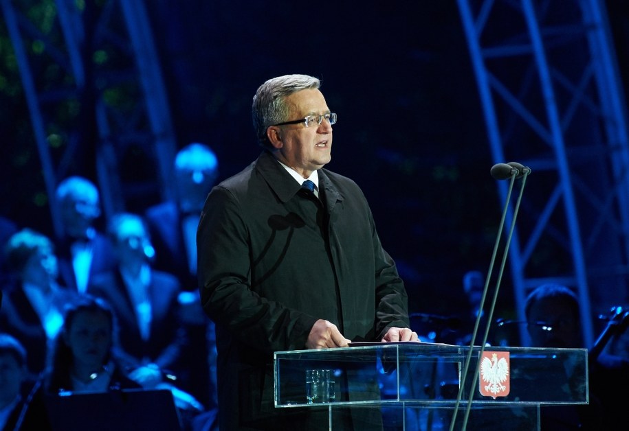Bronisław Komorowski podczas uroczystości na Westerplatte /Adam Warżawa /PAP