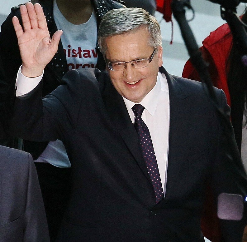 Bronisław Komorowski w drodze na niedzielną debatę /Paweł Supernak /PAP