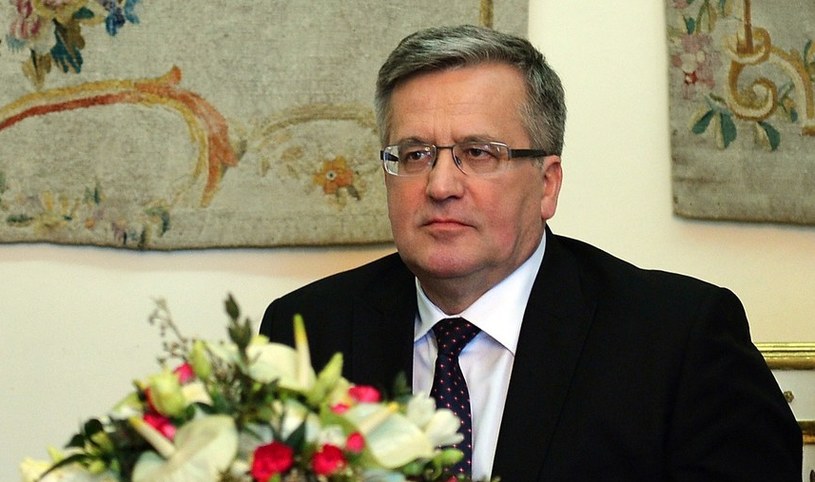 Bronisław Komorowski zapowiedział, że jeśli ustawa będzie zgodna z konstytucja podpisze ją /AFP