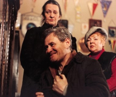 Bronisława Pawlika oglądaliśmy też w filmie Stanisława Barei "Miś".  

"Aktor dostał kostium - nowy waciak. Milena Celińska [kostiumolog - przyp .red.] chciała go patynować za pomocą sprayu, ale okazało się, że Bronisław Pawlik bez porozumienia się z kimkolwiek wybrał zdecydowanie bardziej naturalistyczną metodę charakteryzacji: poszedł do zakładu ślusarskiego i tam wytarzał się w smarach" - Pawlika, który w filmie Barei grał pracownika klubu sportowego Tęcza, wspominał w książce "Miś, czyli rzecz o Stanisławie Barei" Maciej Łuczak.
