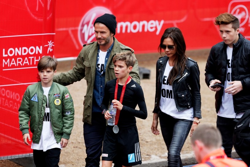 Brooklyn Beckham z rodzicami i braćmi /Steve Bardens /Getty Images
