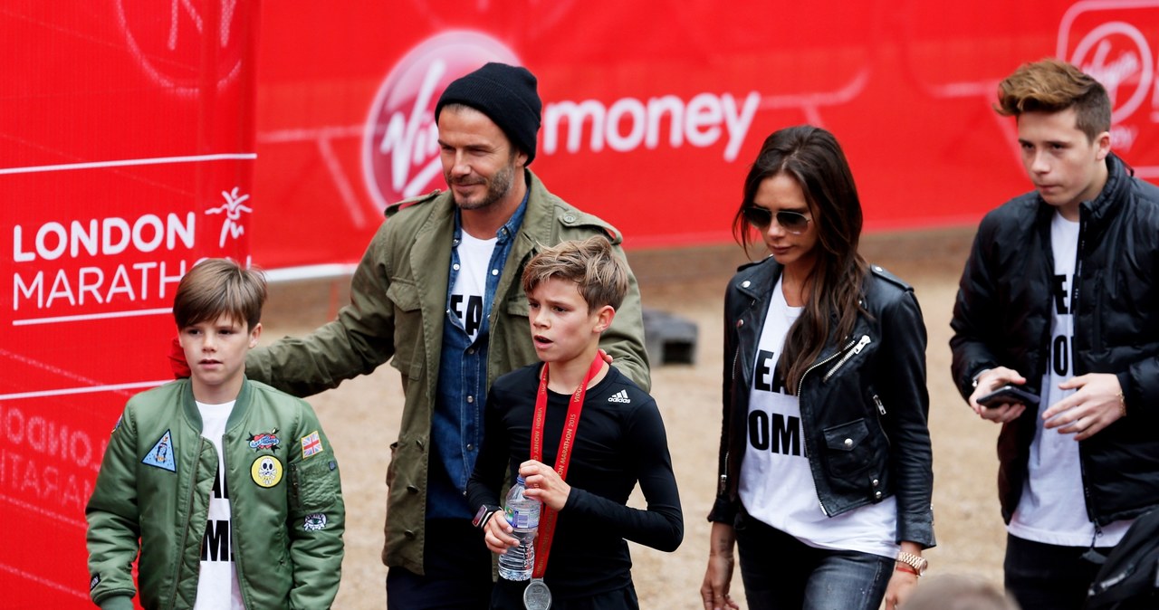 Brooklyn Beckham z rodzicami i braćmi /Steve Bardens /Getty Images