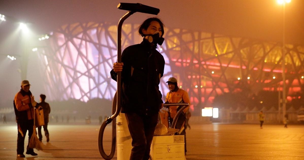 Brother Nut w akcji. Tak przez 100 dni patrolował Pekin, zasysając smog do odkurzacza /news.qq.com /materiały prasowe