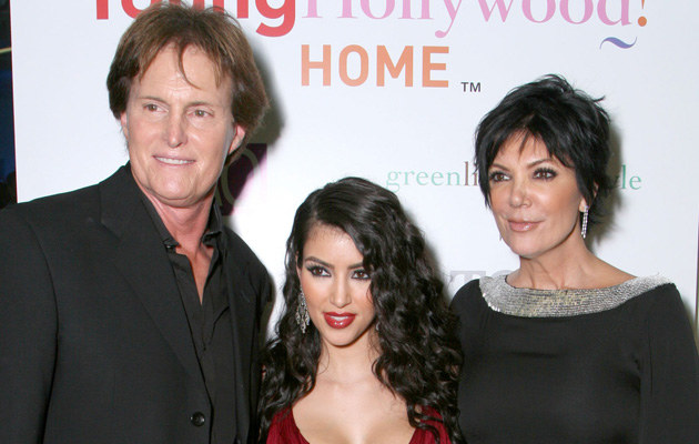 Bruce Jenner z byłą żoną i pasierbicą Kim Kardashian /Alberto E. Rodriguez /Getty Images