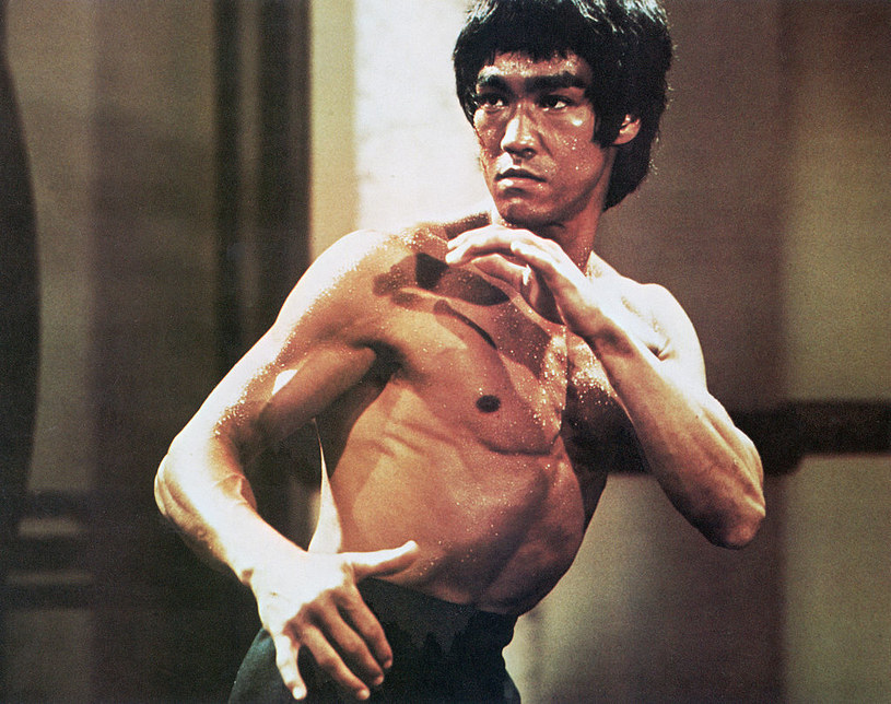 Bruce Lee zmarł w wieku 32 lat niemal 50 lat temu. Naukowcy jeszcze raz przeanalizowali, co mogło przyczynić się do jego śmierci  /Archive Photos/Getty Images /Getty Images