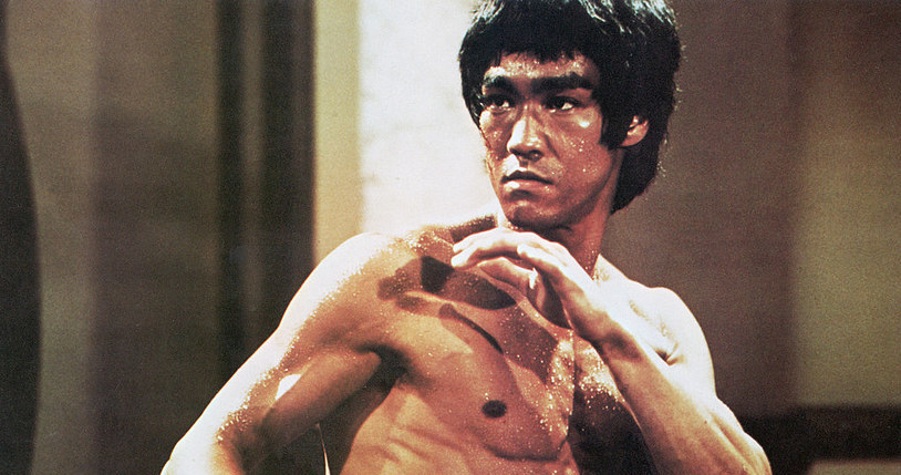 Bruce Lee zmarł w wieku 32 lat niemal 50 lat temu. Naukowcy jeszcze raz przeanalizowali, co mogło przyczynić się do jego śmierci  /Archive Photos/Getty Images /Getty Images