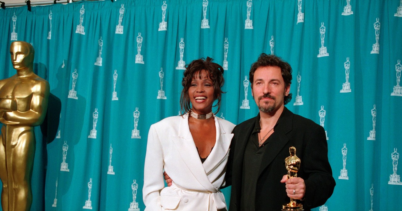 Bruce Springsteen u boku Whitney Houston /Steve Starr/CORBIS/Corbis /Getty Images