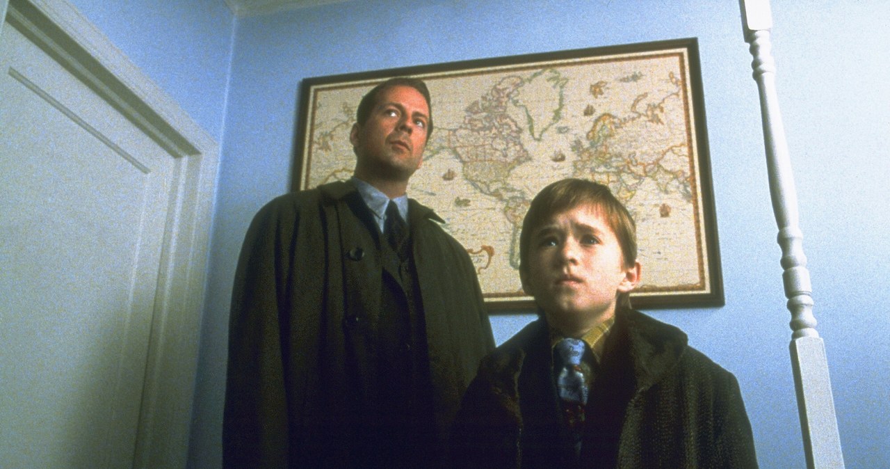 Bruce Willis i Haley Joel Osment w filmie "Szósty zmysł" /Buena Vista Pictures/Courtesy Everett Collection /East News