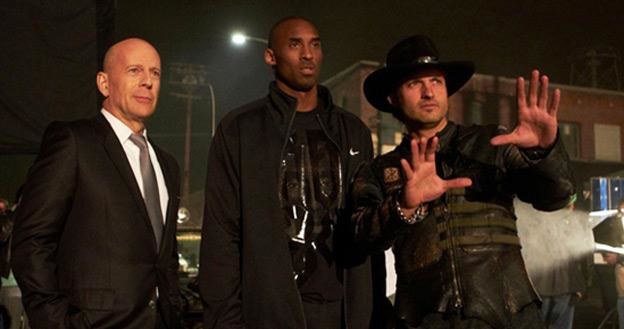 Bruce Willis, Kobe Bryant i Robert Rodriguez na planie "The Black Mamba" /materiały prasowe