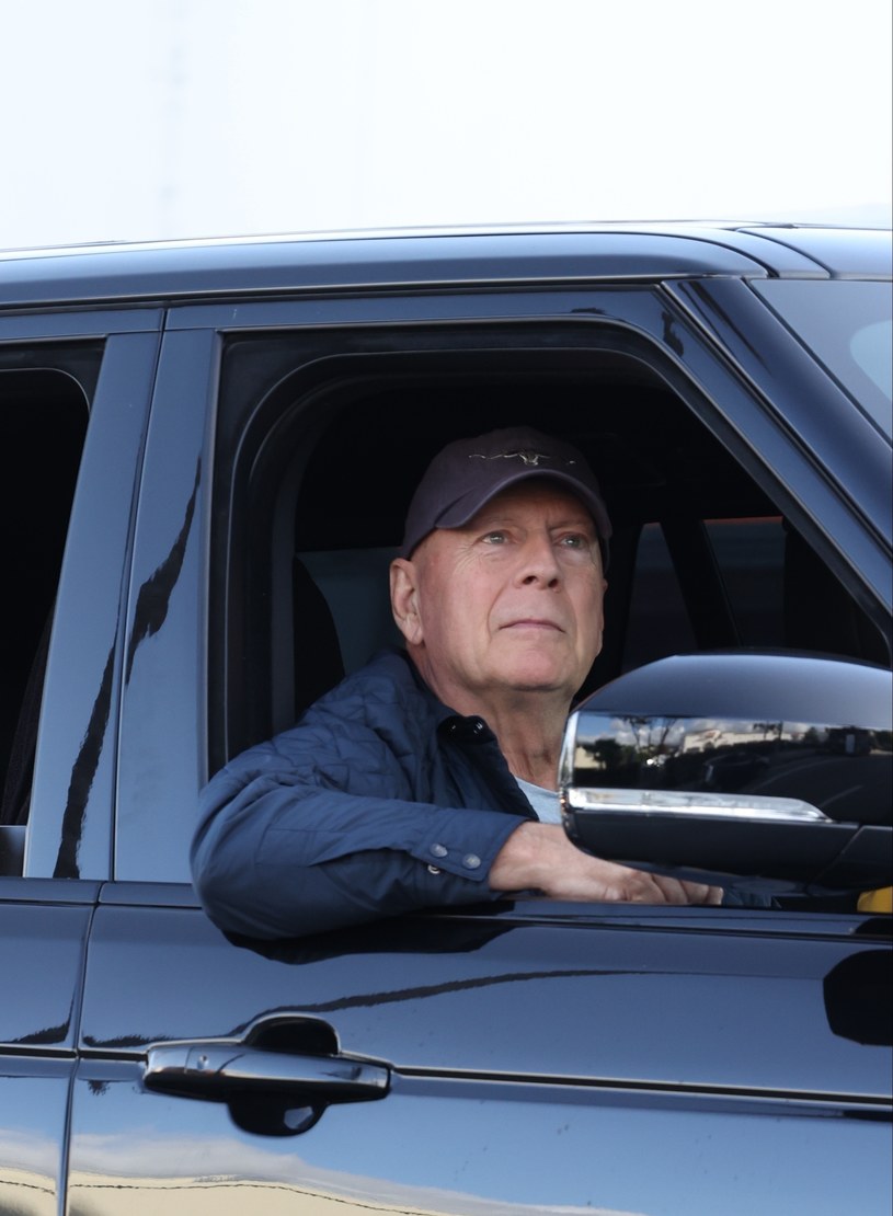Bruce Willis na przejażdżce po Hollywood /Studio City, CA - EXCLUSIVE /Agencja FORUM