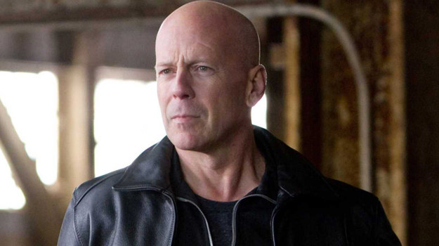 Bruce Willis w scenie z filmu "Red" /materiały dystrybutora