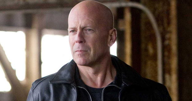 Bruce Willis w scenie z filmu "Red" /materiały dystrybutora