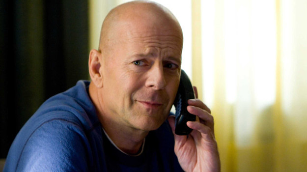 Bruce Willis w scenie z filmu "Red" /materiały prasowe