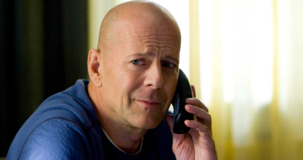 Bruce Willis w scenie z filmu "Red" /materiały prasowe