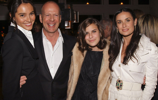 Bruce Willis z obecną i byłą żoną oraz córką /Stephen Lovekin /Getty Images