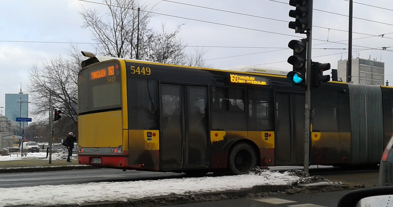 Brudne autobusy na ulicach Warszawy /Przemysław Mzyk /RMF FM