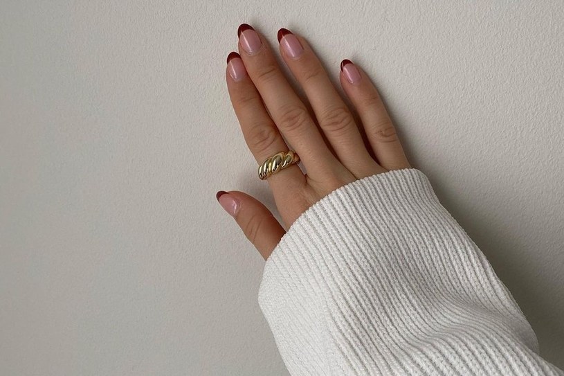 "Brudny" manicure szybko stał się hitem na Instagramie /Instagram