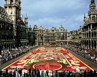 Bruksela, dywan kwiatowy na rynku /Encyklopedia Internautica