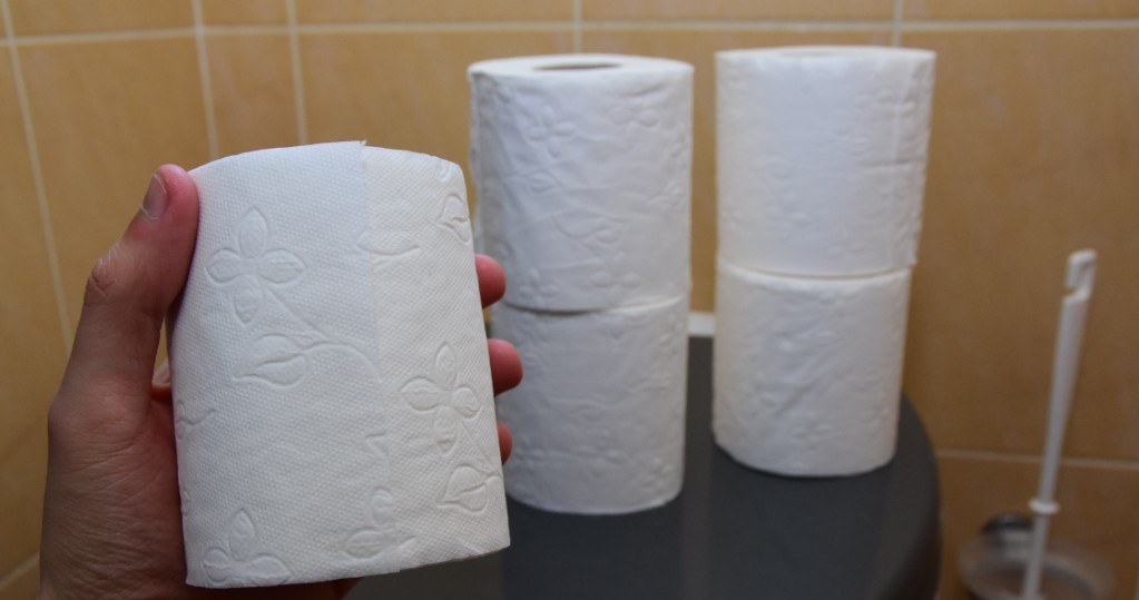 Bruksela ma pomysł na bardziej ekologiczny papier toaletowy. Miałby być produkowany ze słomy /ROMAIN DOUCELIN/Hans Lucas /AFP