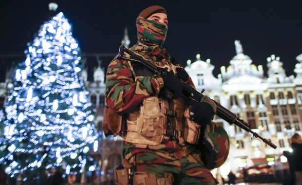 Bruksela: Najwyższy alert aż do poniedziałku. Są kolejni oskarżeni ws. zamachów w Paryżu