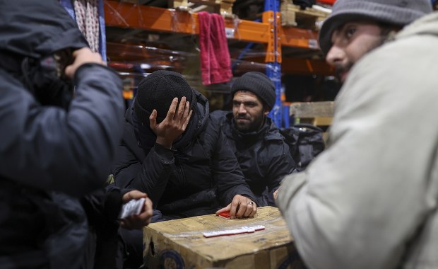 Bruksela oferuje 3,5 mln euro na odesłanie migrantów z Białorusi 