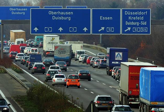 Bruksela szykuje zmiany dotyczące transportu w UE. Fot. Patrik Stollarz /Getty Images/Flash Press Media