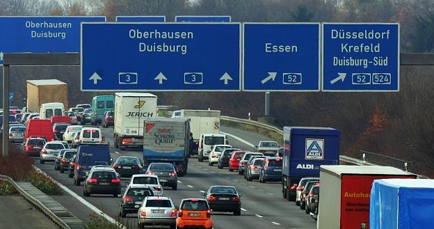 Bruksela szykuje zmiany dotyczące transportu w UE. Fot. Patrik Stollarz /Getty Images/Flash Press Media
