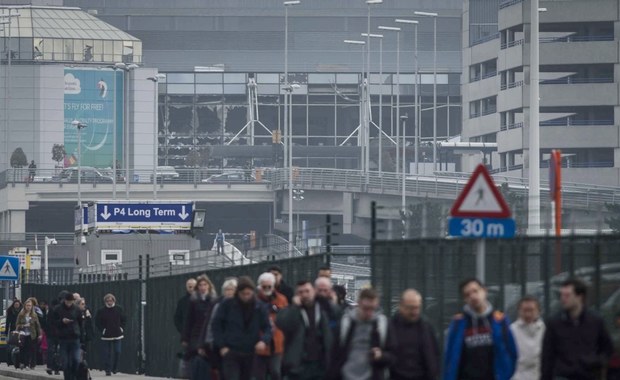 Bruksela w szoku po zamachach. Na ulicach służby i płaczący ludzie 