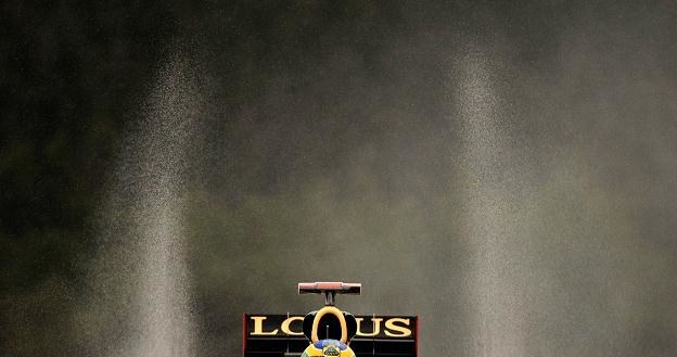 Bruno Senna w bolidzie Lotus na torze Spa-Francorchamps /AFP