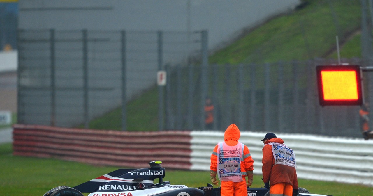 Bruno Senna (Williams) wypadł na zakręcie z toru /AFP