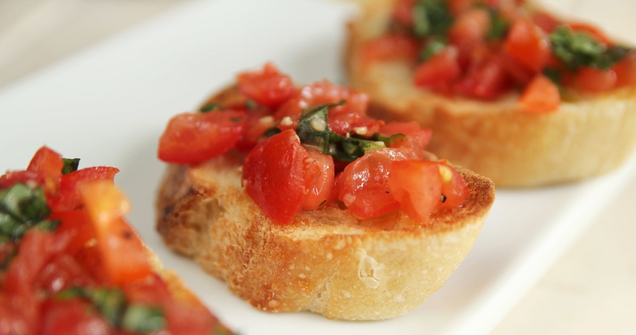 Bruschetta z pomidorami /123RF/PICSEL