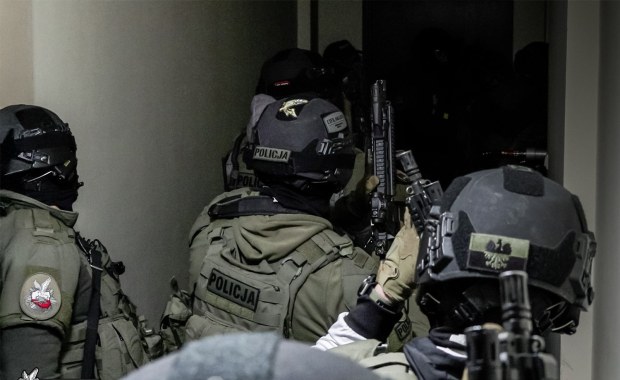 Brutalne pobicia i podpalenia. Coraz więcej podejrzanych o udział w narkotykowym gangu