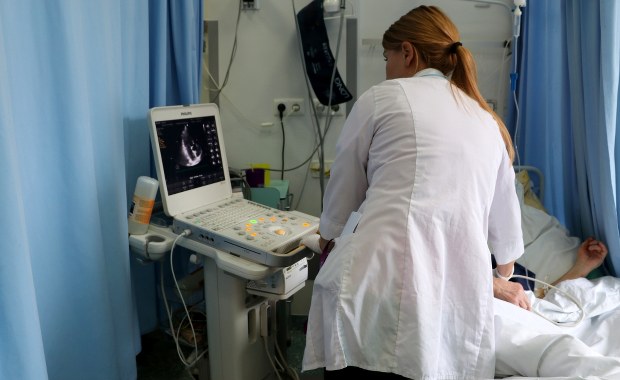 Brutalne pobicie 14-latka? Chłopak z raną głowy trafił do szpitala