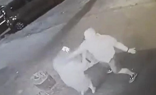 Brutalne pobicie przed Żabką w Radomiu. Sprawca zatrzymany we Francji