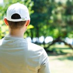 Brutalny atak na boisku. 15-latek bił, podpalił racami ubranie