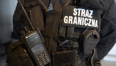 Brutalny atak na strażników granicznych. Napastnicy użyli prętów