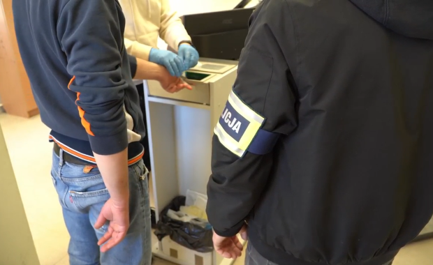 Brutalny napad młotkiem na jubilera. Zobacz, jak złodziej wpadł w ręce policji