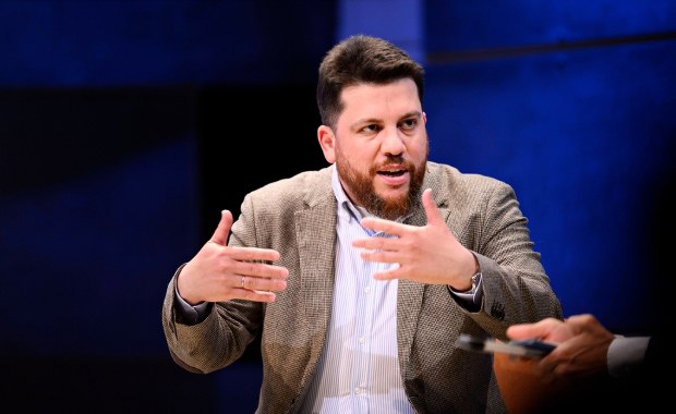 Brutalny napad na współpracownika Nawalnego. Podejrzani wyjdą z aresztu?