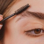 Brwi jak z salonu bez henny. Zyskują naturalne przyciemnienie 