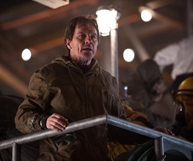 Bryan Cranston w scenie z filmu "Godzilla"