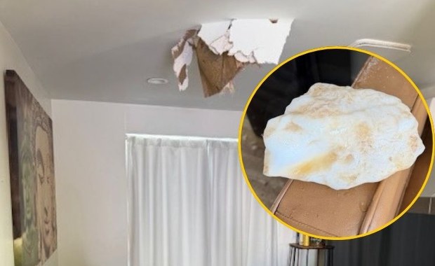 Bryła lodu spadła i przebiła dach domu. Mieszkanka w szoku