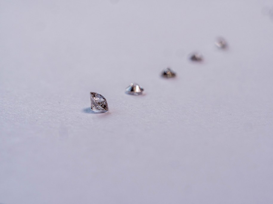 Brylanty znalezione wśród gruzu /US WODZISŁAW ŚLĄSKI /