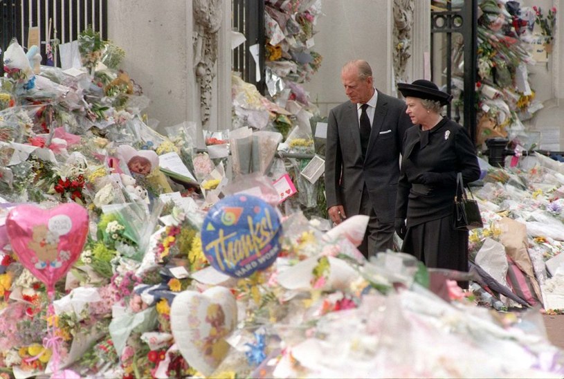 Brytyjczycy darzyli Lady Dianę ogromną sympatią. 25 lat temu, po tragicznej śmierci Lady Di Londyn zalała fala smutku /John Stillwell - PA Images / Contributor /Getty Images